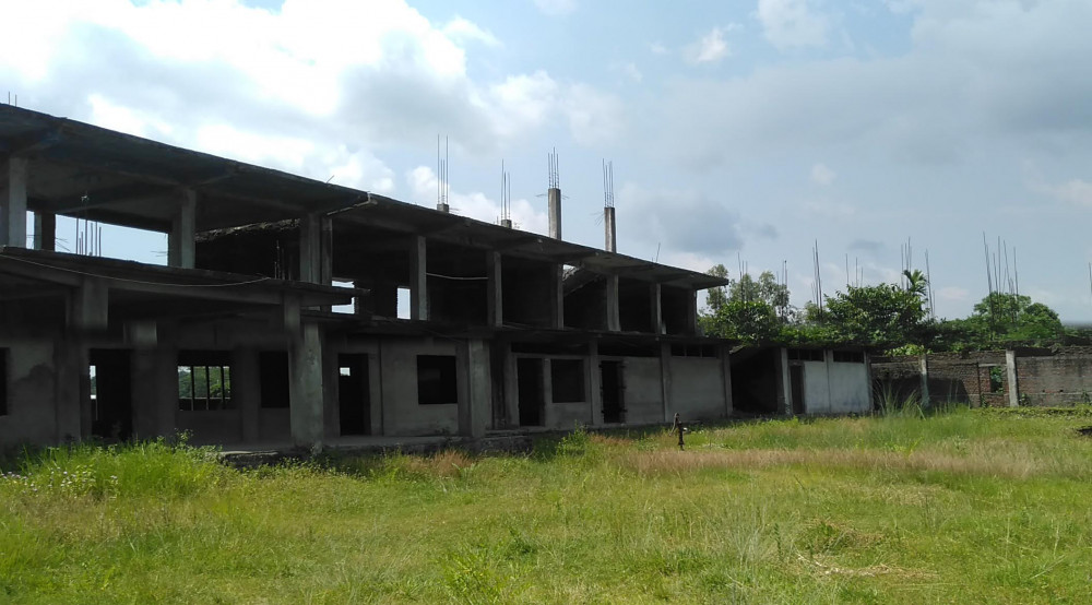 सम्बद्धपक्षको बेवास्ताका कारण खण्डहर बन्दै अरनिको माविको भवन