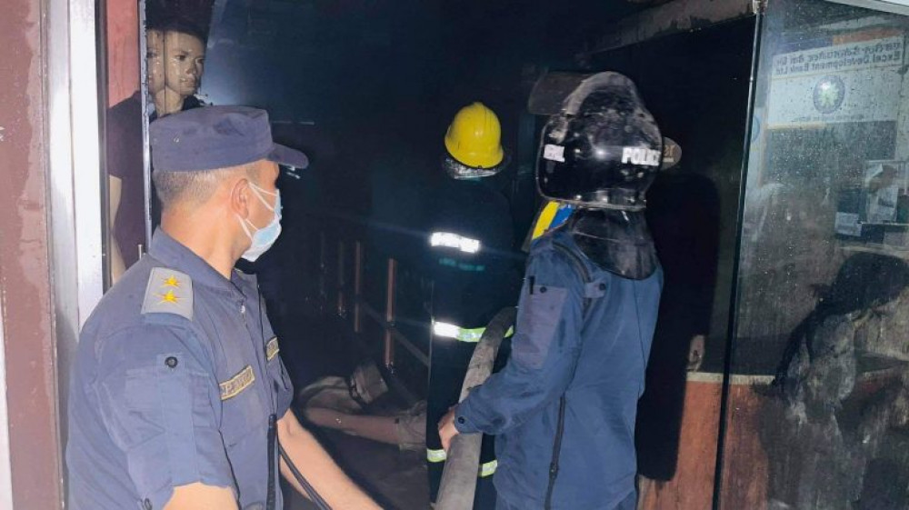 बिर्तामोडको थापा मार्केटमा आगलागी