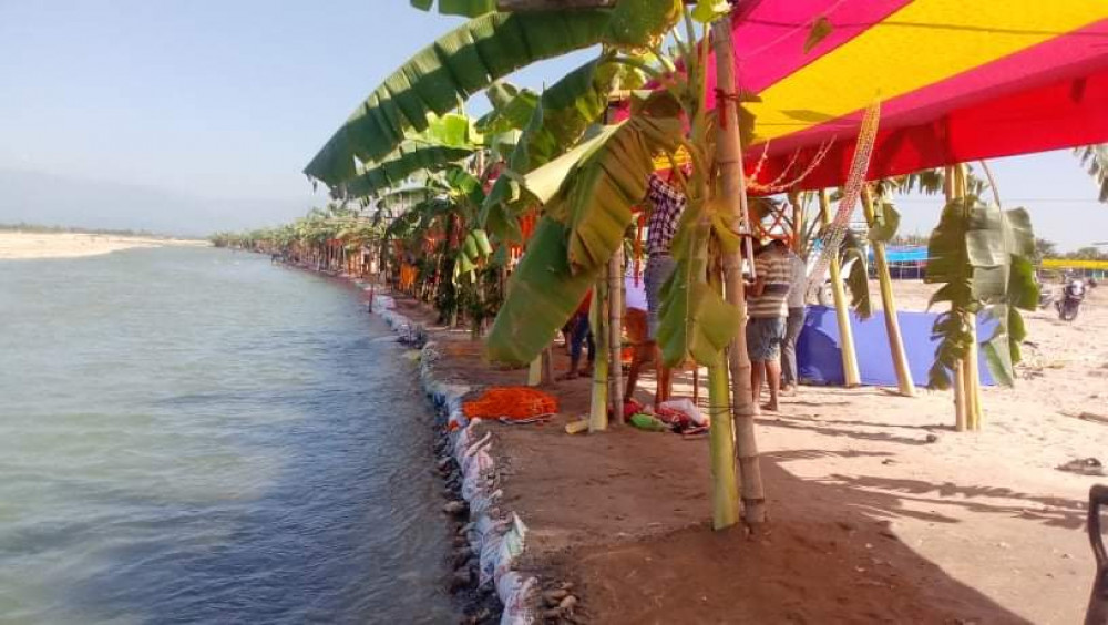 तराईमा छठको हर्षोल्लास, झकिझकाउ नदी किनार