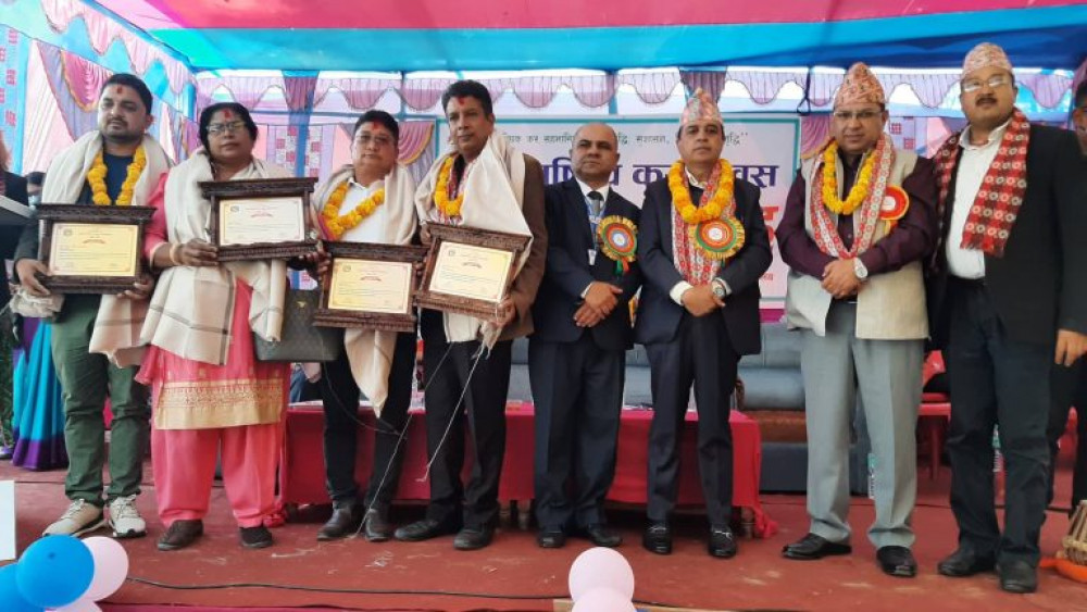 कर सप्ताहको अवसरमा उत्कृष्ट करदाता सम्मानित