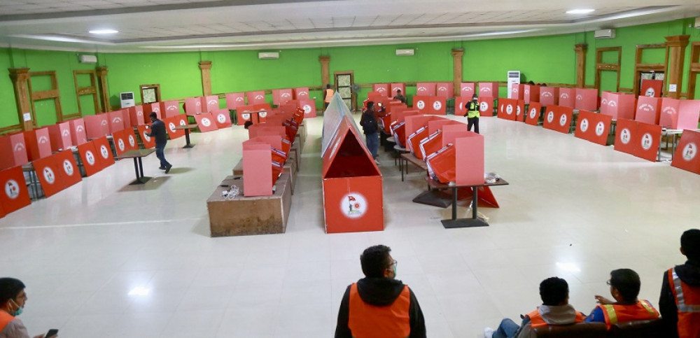 सहमति विपरित प्यानल बनाएर एमालेको मतदान हुँदै