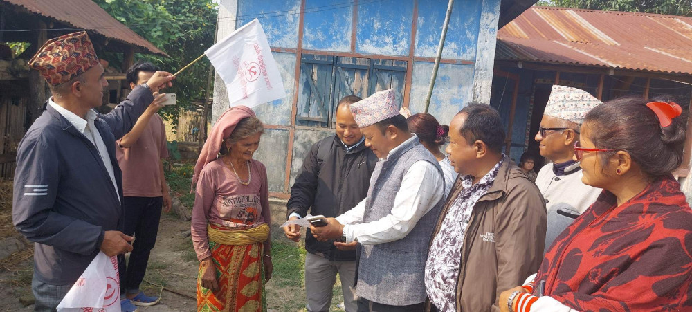प्रतिबद्धता लिएर घर घरमा गठबन्धनका उम्मेदवार