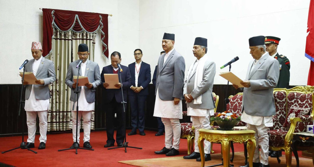 तीन मन्त्रीले लिए पद तथा गोपनीयताको सपथ