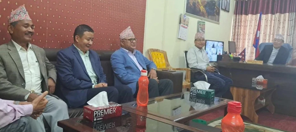 कोशीमा एमाले-माओवादीले वैकल्पिक सरकार गठनका लागि प्रदेश प्रमुखलाई दिए निवेदन