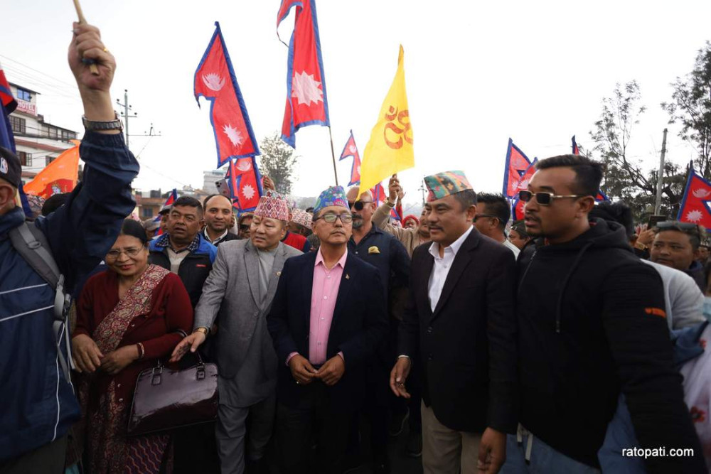 पूर्व राजाको स्वागतका लागि गए राजेन्द्र