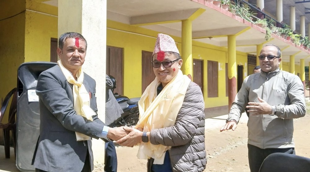 महेन्द्रोदयको अक्षयकोषमा डा. प्रेमले दिए डेढ लाख सहयोग