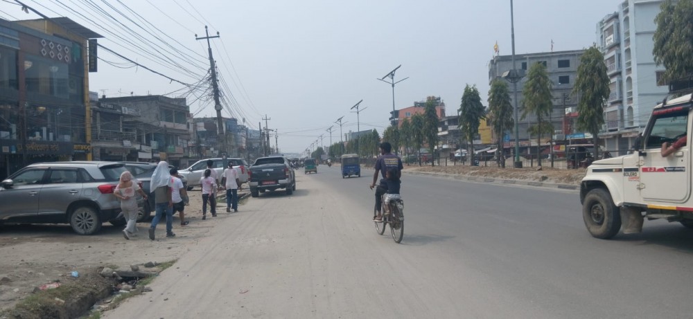 होलीमा सुनसान बिर्तामोड