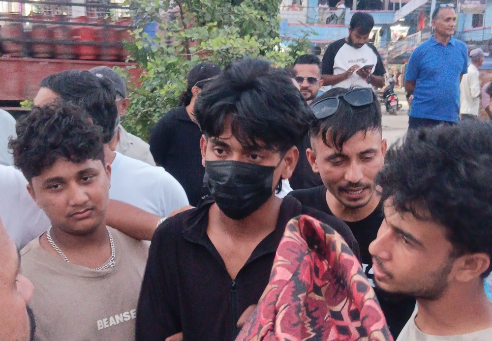 आमरण अनसनमा बसिरहेका जेनजी घाइते दनुवारलाई काठमाडौँ पठाइयो