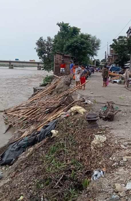 रतुवाका कारण बिस्थापितलाई सुरक्षित स्थानमा सारियो