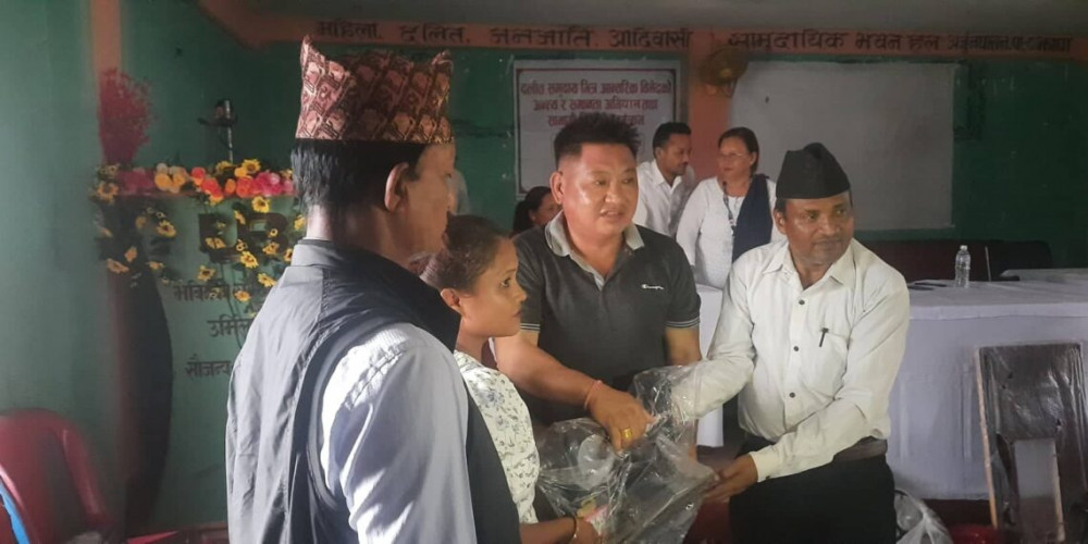 दलित समुदायलाई मेसिन वितरण