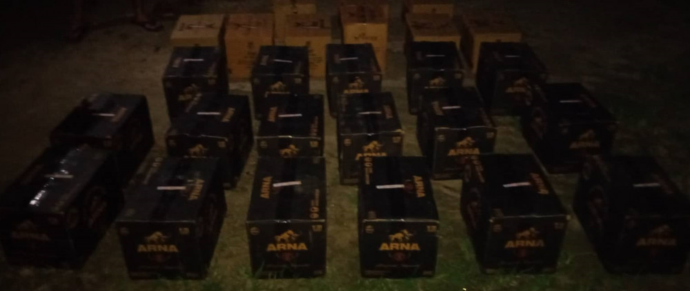 अवैध सामानसहित गाडी र मानिस पक्राउ