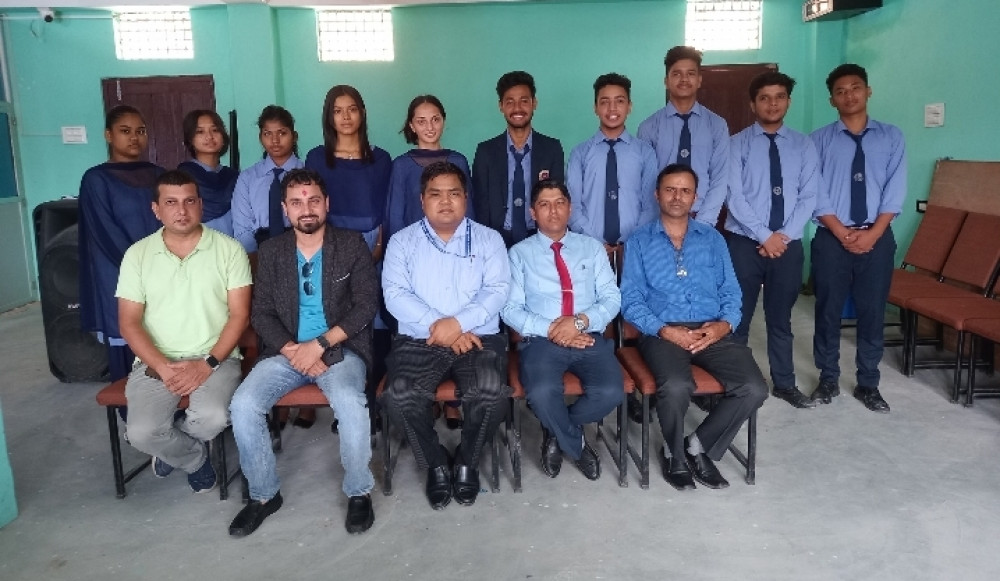 जन्म दिनको उपलक्ष्यमा रिजालले गरिदिए १० जना विद्यार्थीको जीवन बिमा