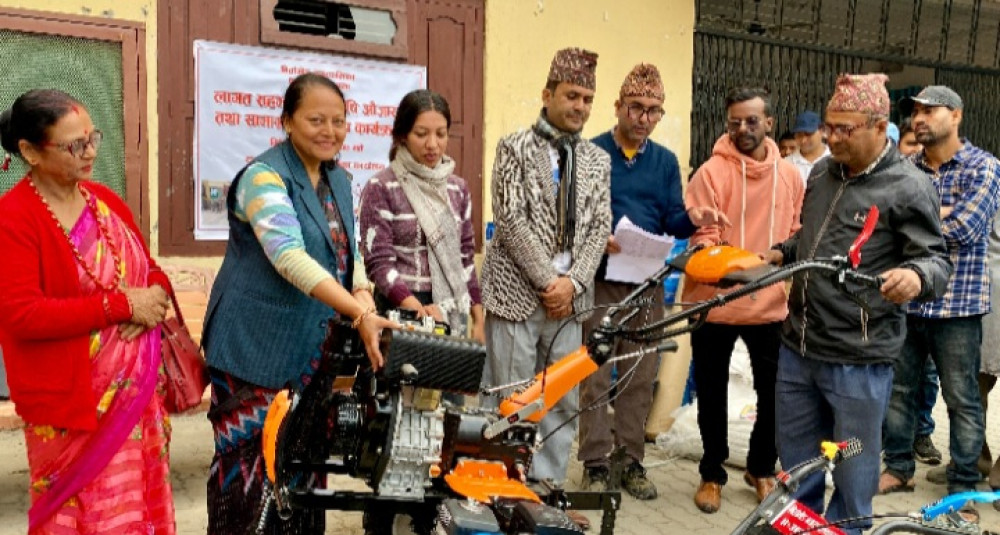 बिर्तामोडद्वारा कृषि औजार वितरण