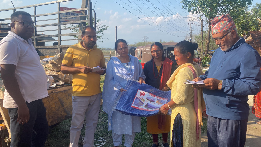 बिर्तामोडको प्रकोप पीडितलाई सहयोग