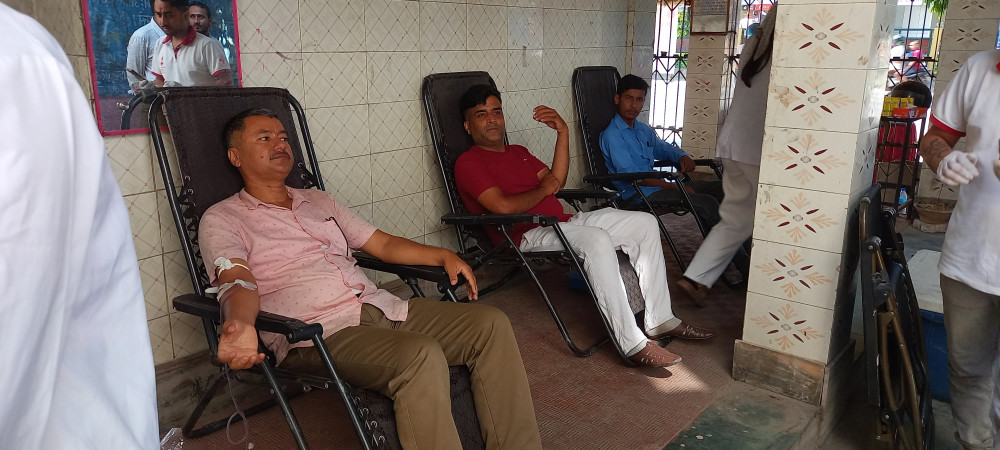 गणतन्त्र दिवसको अवसरमा झापामा रक्तदान