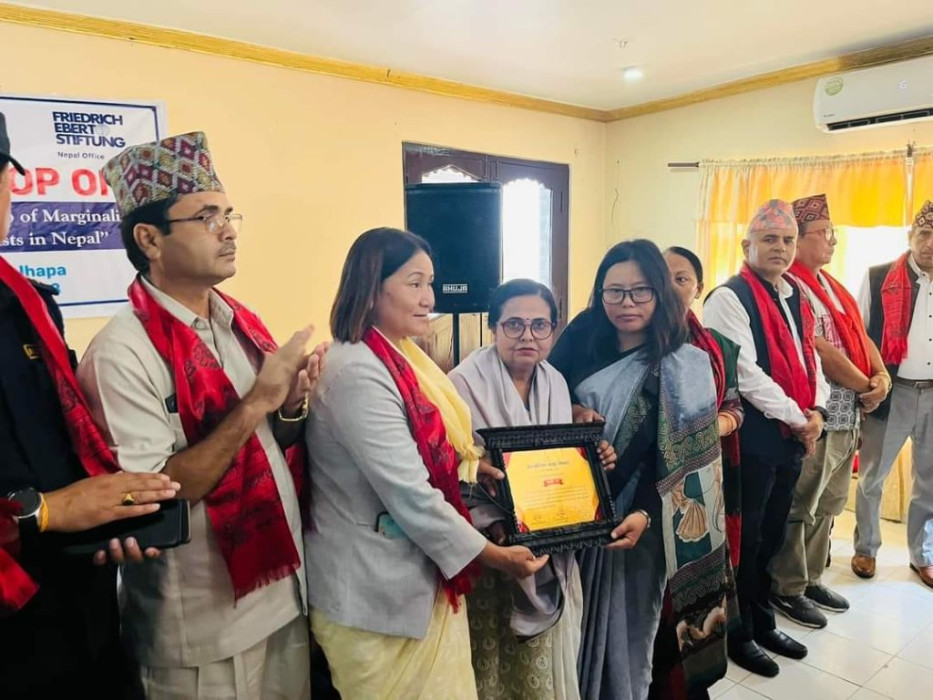 ​​​​​​​सञ्चारिका समूहद्वारा सञ्चारकर्मी संग्रौला सम्मानित