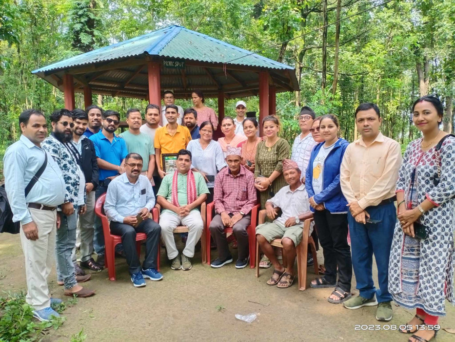 साप्ताहिक पत्रिका सञ्जाल झापामा पाठक