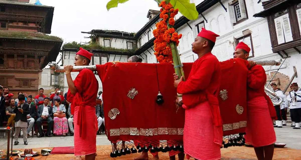 आज घरघरमा फुलपाती भित्र्याइँदै