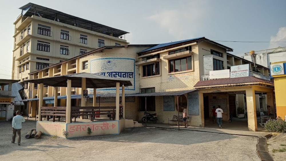 आम्दा अस्पताल दमकको कर्मचारीले सेवासुविधा नपाएको भन्दै आम्दा नेपालको खाता रोक्का