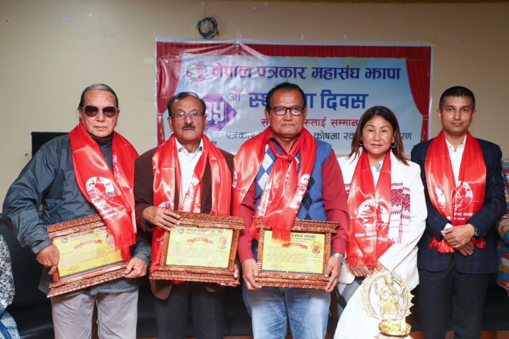 स्थापना दिवसमा पत्रकार महासंघ झापाले गर्यो संस्थापकहरुलाई सम्मान