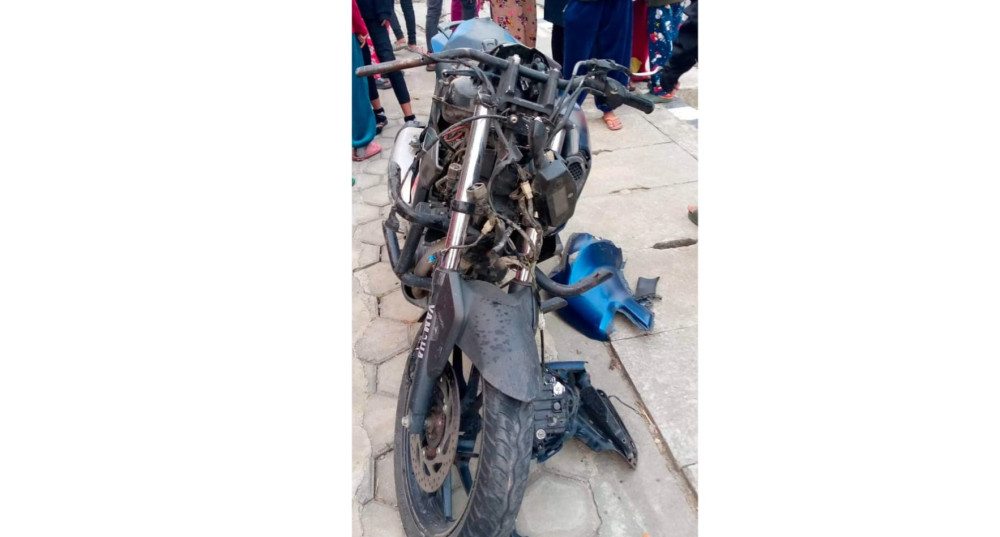 मोटरसाइकल दुर्घटनामा तीन बालक घाइते