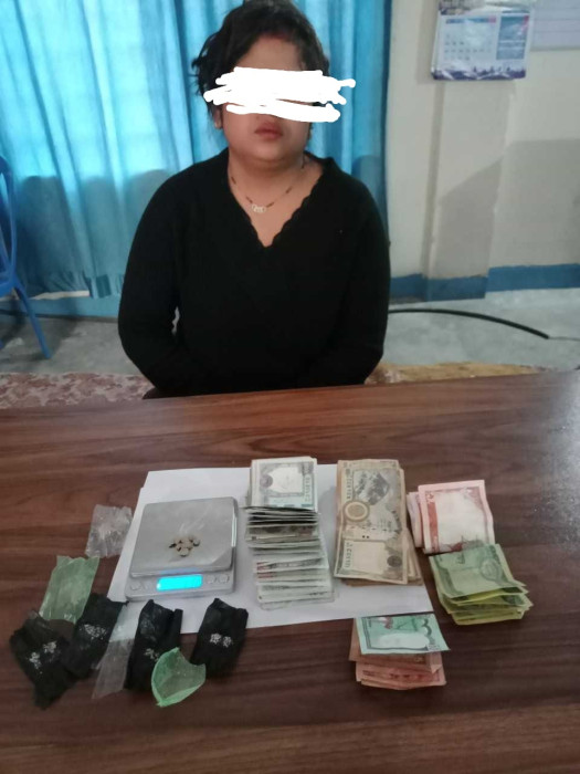 लागूऔषधसहित बिर्तामोडबाट एक भारतीय महिला पक्राउ