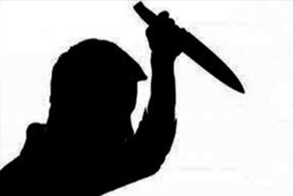 विकले रिस साध्न छुरी हाने, मुर्मुको अवस्था गम्भीर