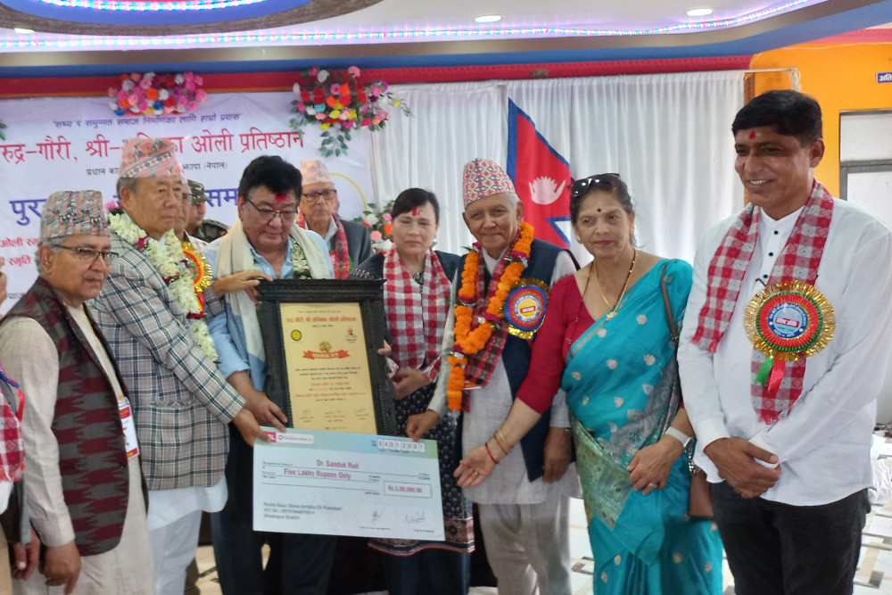‘रुइतेक्टोमी’का आविष्कारक डा. रुइत ५ लाख नगदसहित झापामा पुरस्कृत