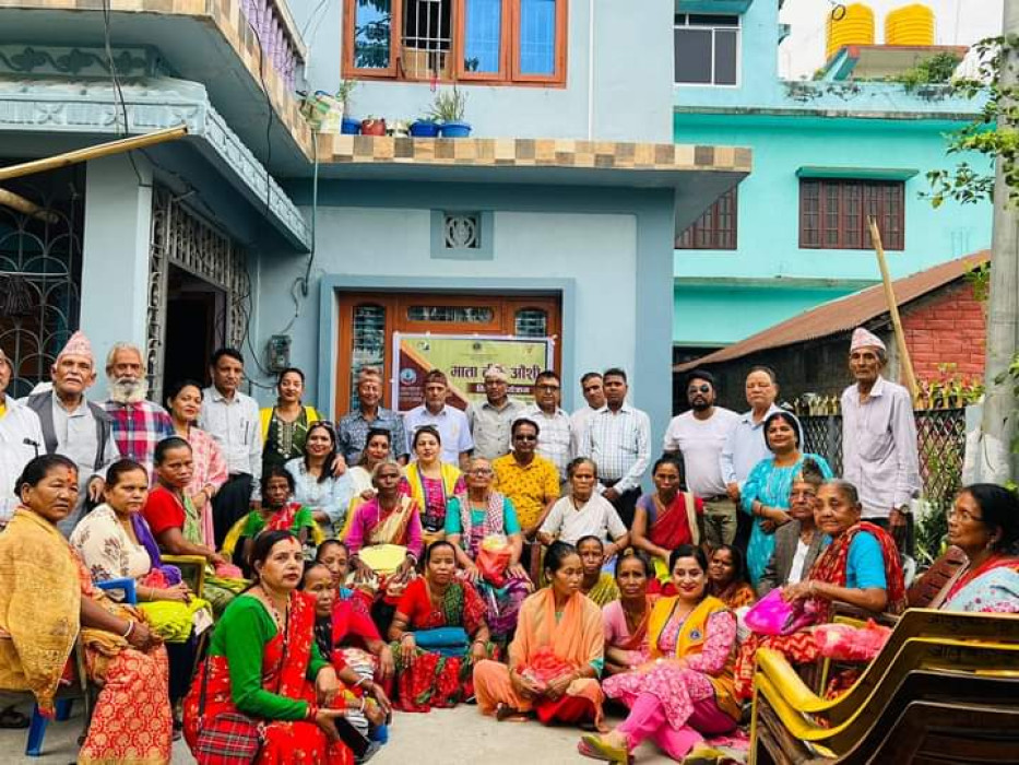 लायन्स क्लब अफ बिर्तामोड लेडीद्वारा खाद्यान्न तथा फलफूल वितरण