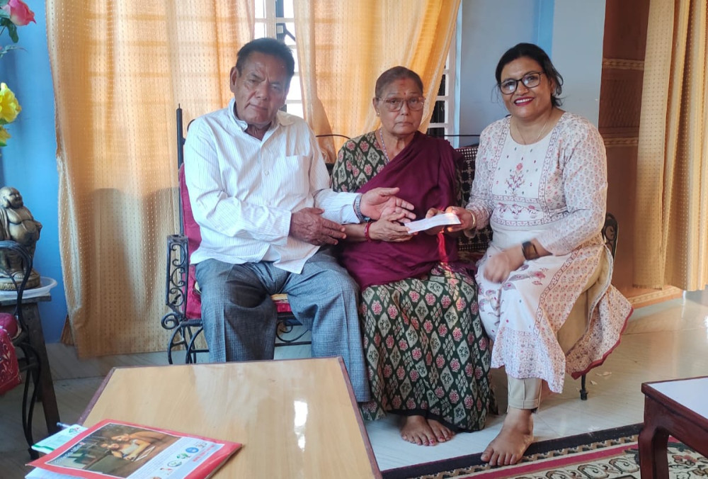 इलाम-झापा मैत्री समाजलाई ढुङ्गाना दम्पतिले दिए १ लाख ५१ हजार