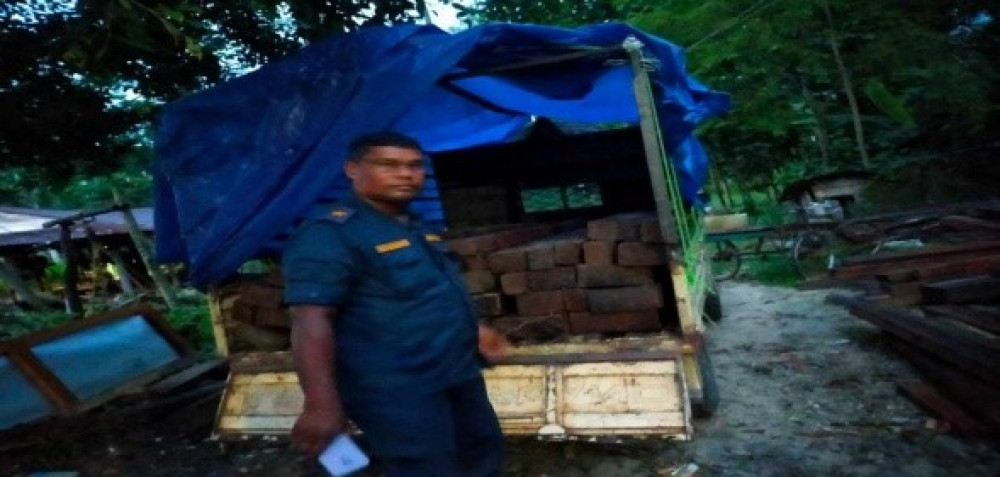 तस्करी गर्दै गरेको अवस्थामा काठ नियन्त्रण