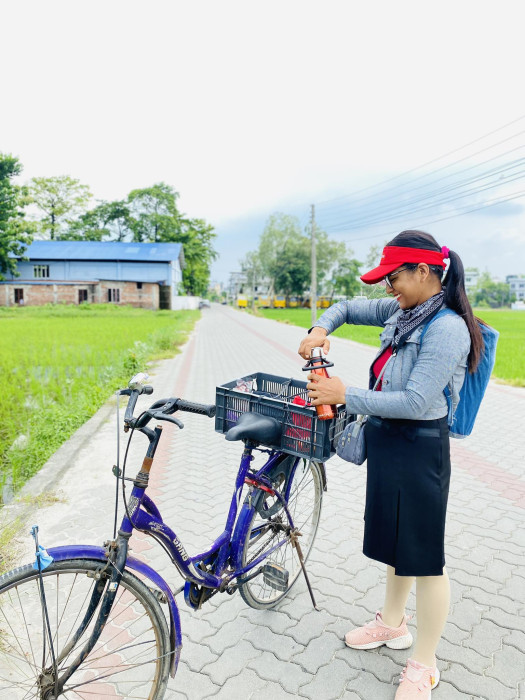 साइकलमा चिया बेच्ने मिना भन्छिन् – ‘ठूला होटल र रेष्टुराँमा सप्लाई गर्न चाहन्छु’