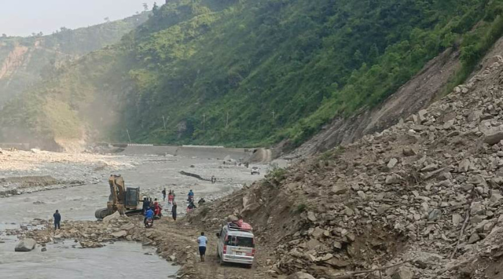 अवरुद्ध बिपी राजमार्ग एकतर्फी खुल्यो