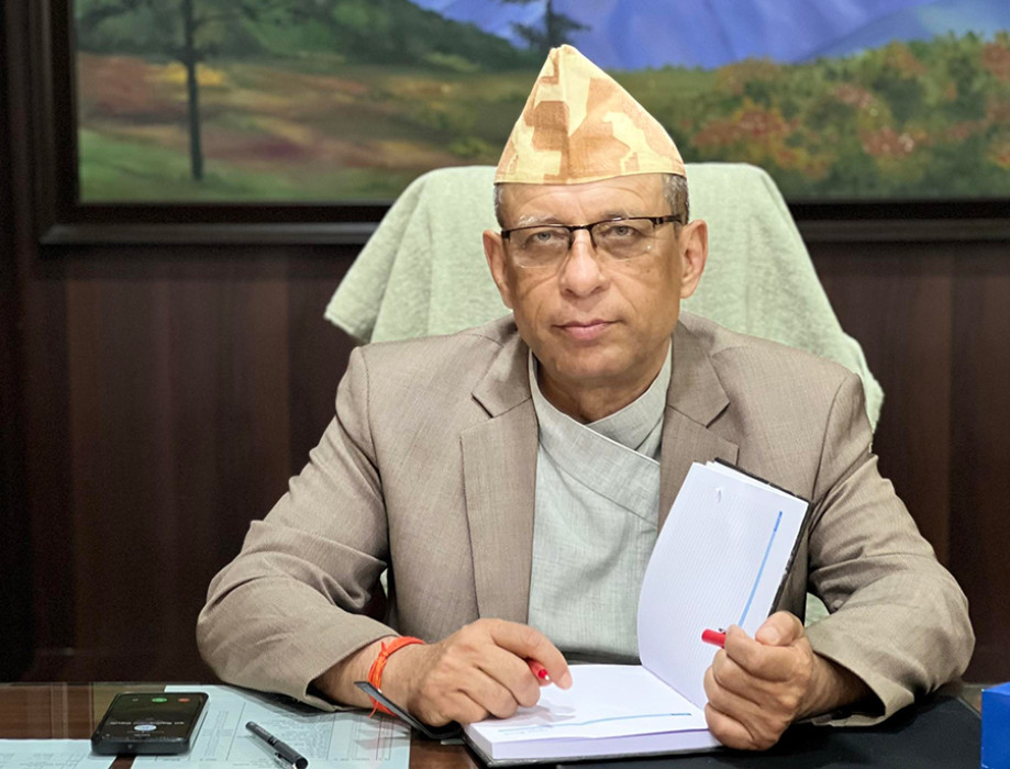 अभियुक्तकै खर्चमा जापान गएका मन्त्रीलाई ‘क्लिन चिट’