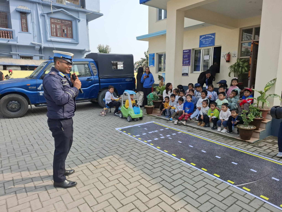 जनचेतना फैल्याउन विभिन्न कार्य गर्दै झापा ट्राफिक