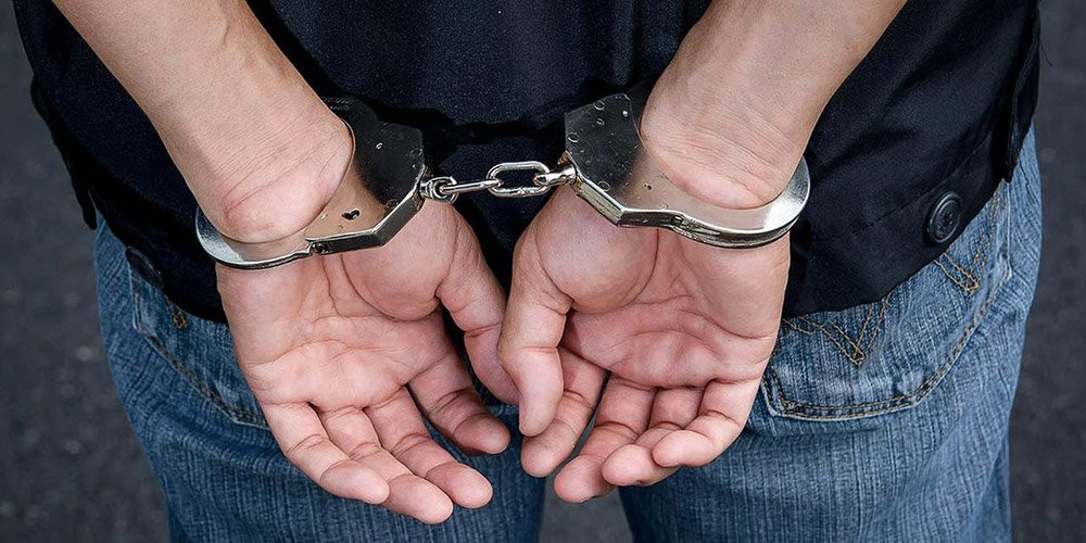 झापा प्रहरीले पक्रियो ५१ फरार प्रतिवादी