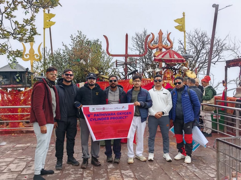 रोट्रयाक्ट क्लब अफ बिर्तामोडद्वारा पाथिभरालाई अक्सिजन र औषधि प्रदान