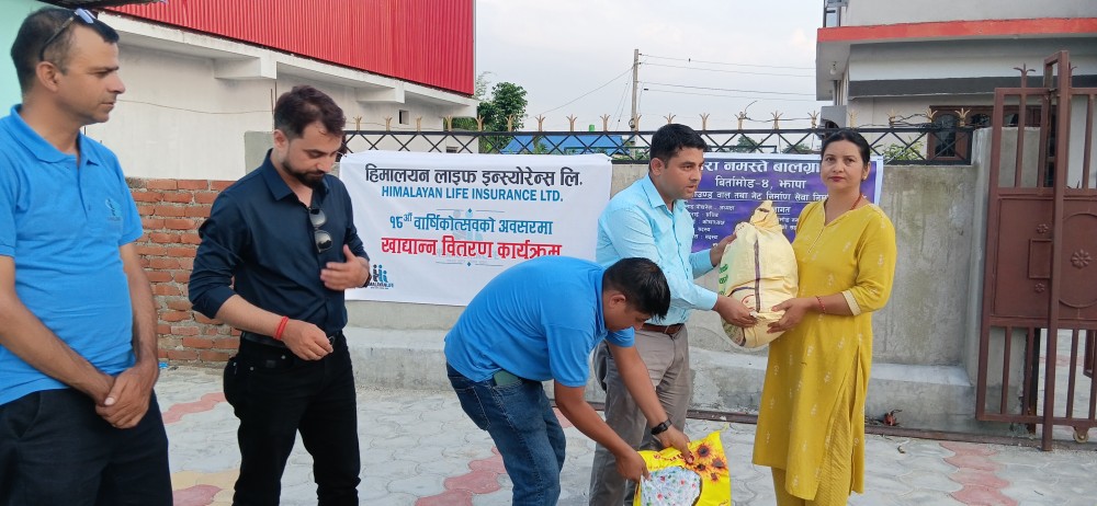 हिमालयनद्वारा वृद्धाश्रम र बाल आश्रममा खाद्यान्न वितरण
