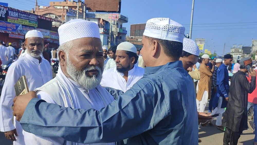 आज इस्लाम धर्मावलम्बीले बकर ईद मनाउँदै