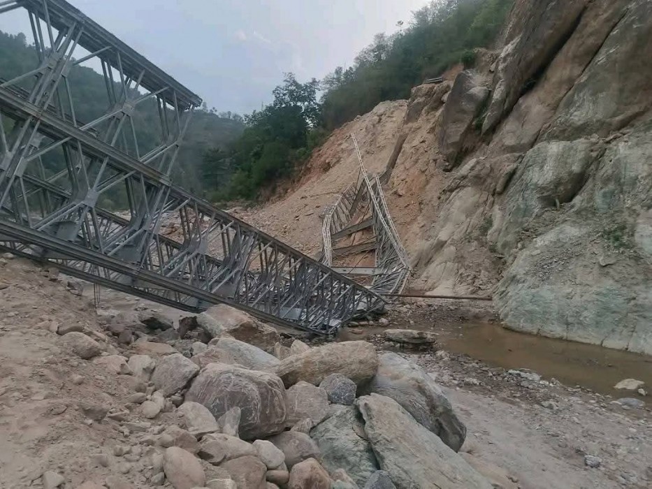 हेंवा खोलाको बेलिब्रिज भाँच्चिदा घाइते भएका मध्ये तीन जनाको मृत्यु