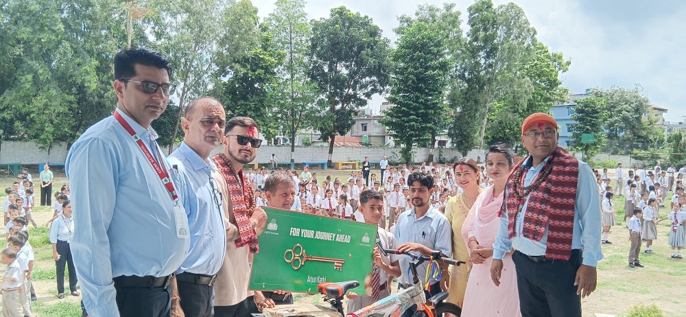 जन्म दिनमा बाल आश्रमका विद्यार्थीलाई साइकल उपहार