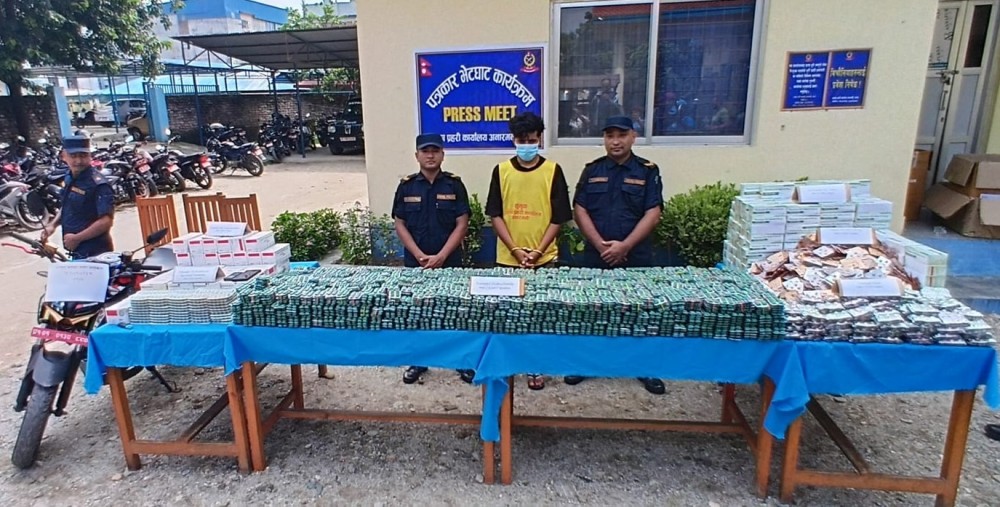 प्रहरीद्वारा बरामद ३५ लाख बराबरको प्रतिबन्धित औषधि सार्वजनिक