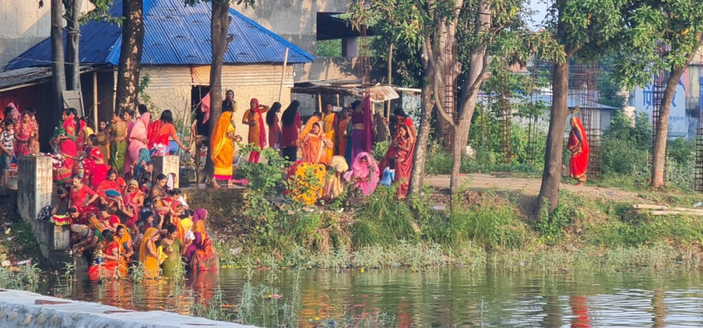 आज ऋषि पञ्चमी : जलाशयमा स्नान गर्ने नारीहरूको भीड