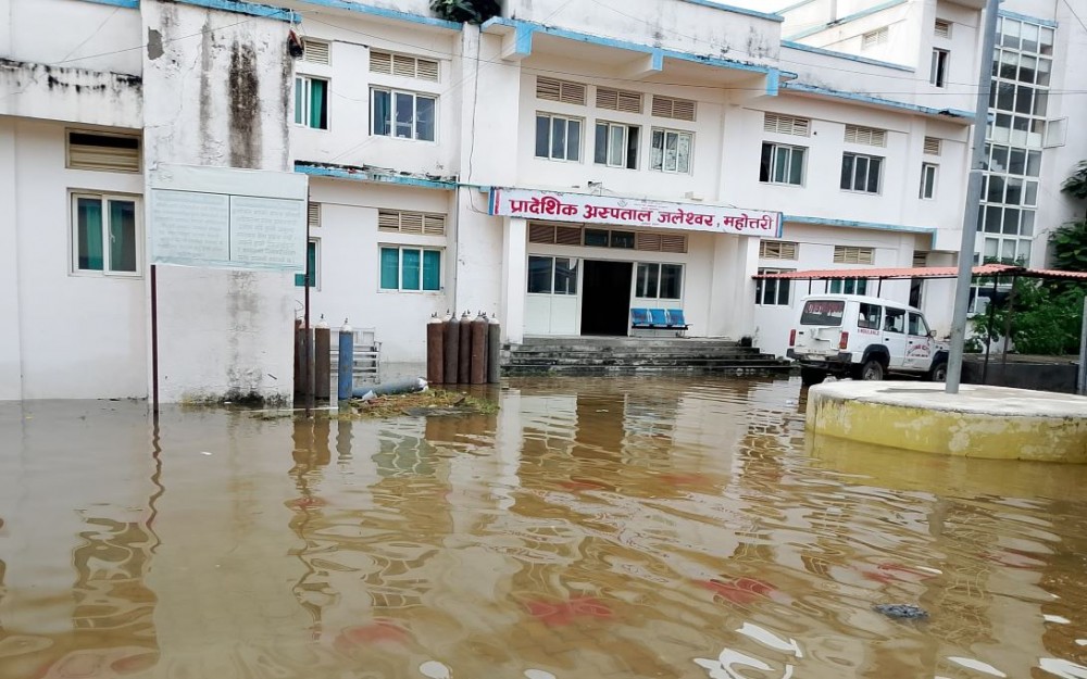 जलेश्वरका दर्जनभन्दा बढी कार्यालयहरुमा पानी
