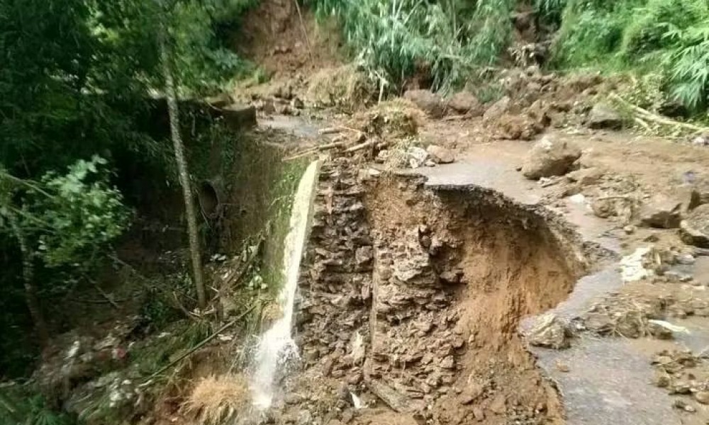 यात्रा गर्दै हुनुहुन्छ ? हेर्नुहोस कुनकुन सडक अवरुद्ध छन्
