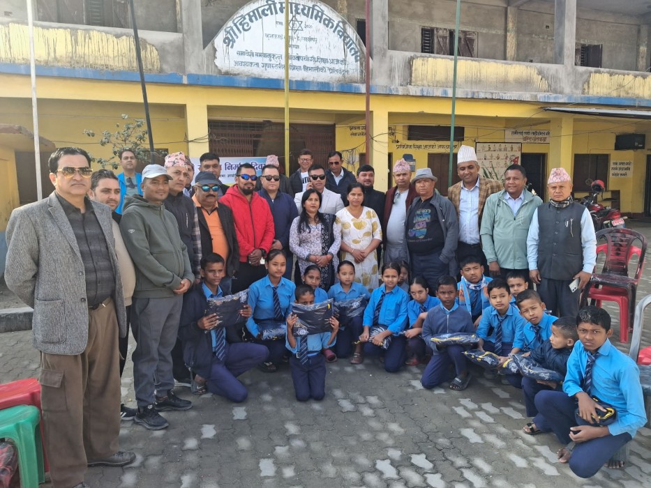 निर्माण व्यवसायी संघद्वारा न्यानो कपडा वितरण