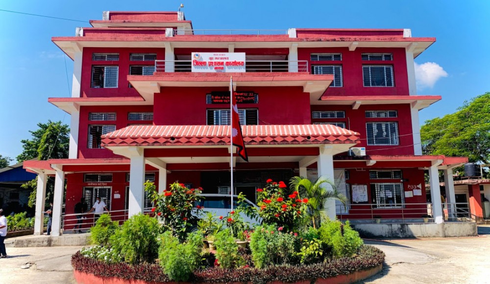 झापा १ मा रास्वपाको घरदैलोमा प्रशासनको रोक