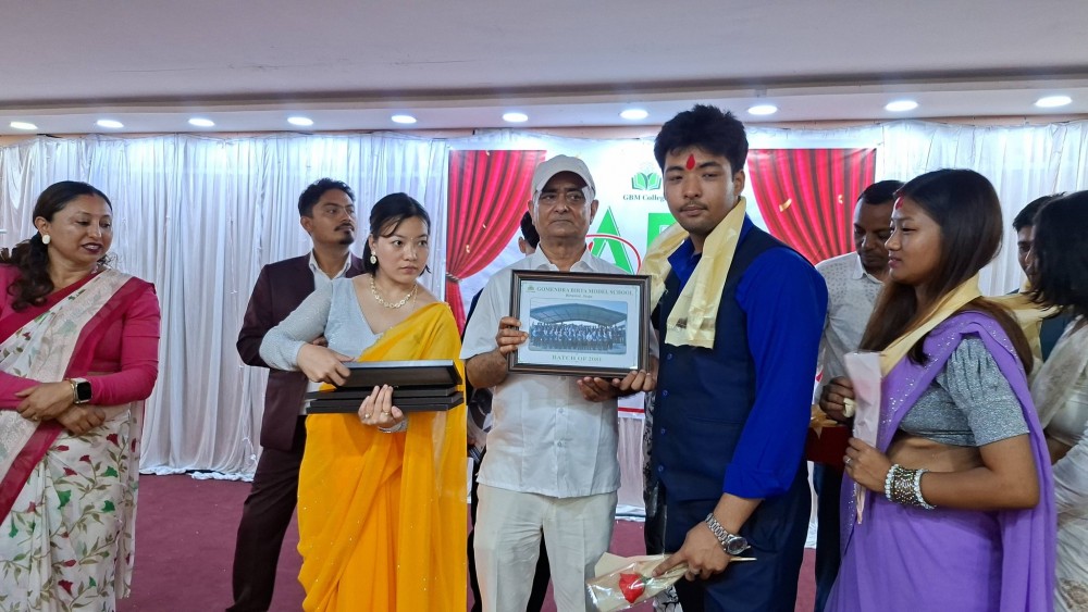 गोमेन्द्र बिर्ता मोडेलले गर्यो कक्षा १२ लाई विदाई