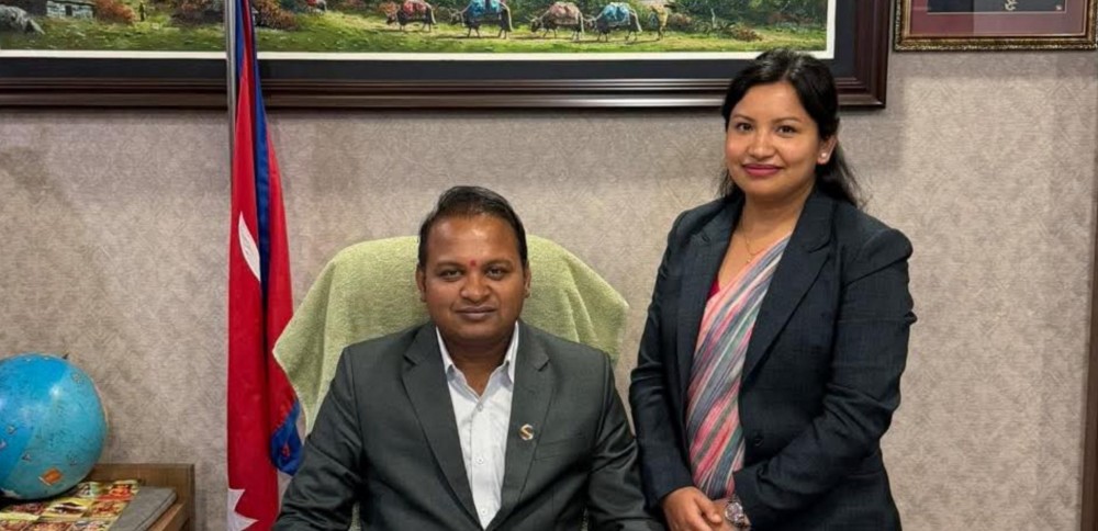 स्वास्थ्य बीमा बोर्डको बैठकमा उपस्थित भए पछि श्रम मन्त्री साहकी श्रीमतीको चर्चा