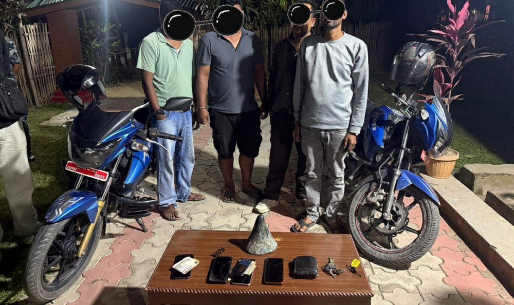 झापाबाट गैंडाको खाग लिएर जाँदै गर्दा ४ जना पक्राउ